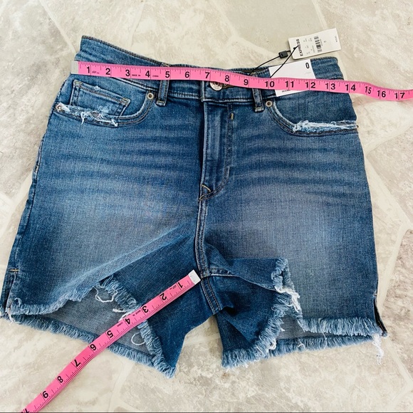 NWT EXPRESS midi high rise raw hem distressed jean shorts Size 0 - Picture 12 of 12